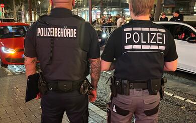 Beamten der Ermittlungsgruppe Poser des Polizeipräsidiums Mannheim führten gemeinsam mit Einsatzkräften des städtischen Ordnungsdienstes in der Mannheimer Innenstadt Kontrollen durch.