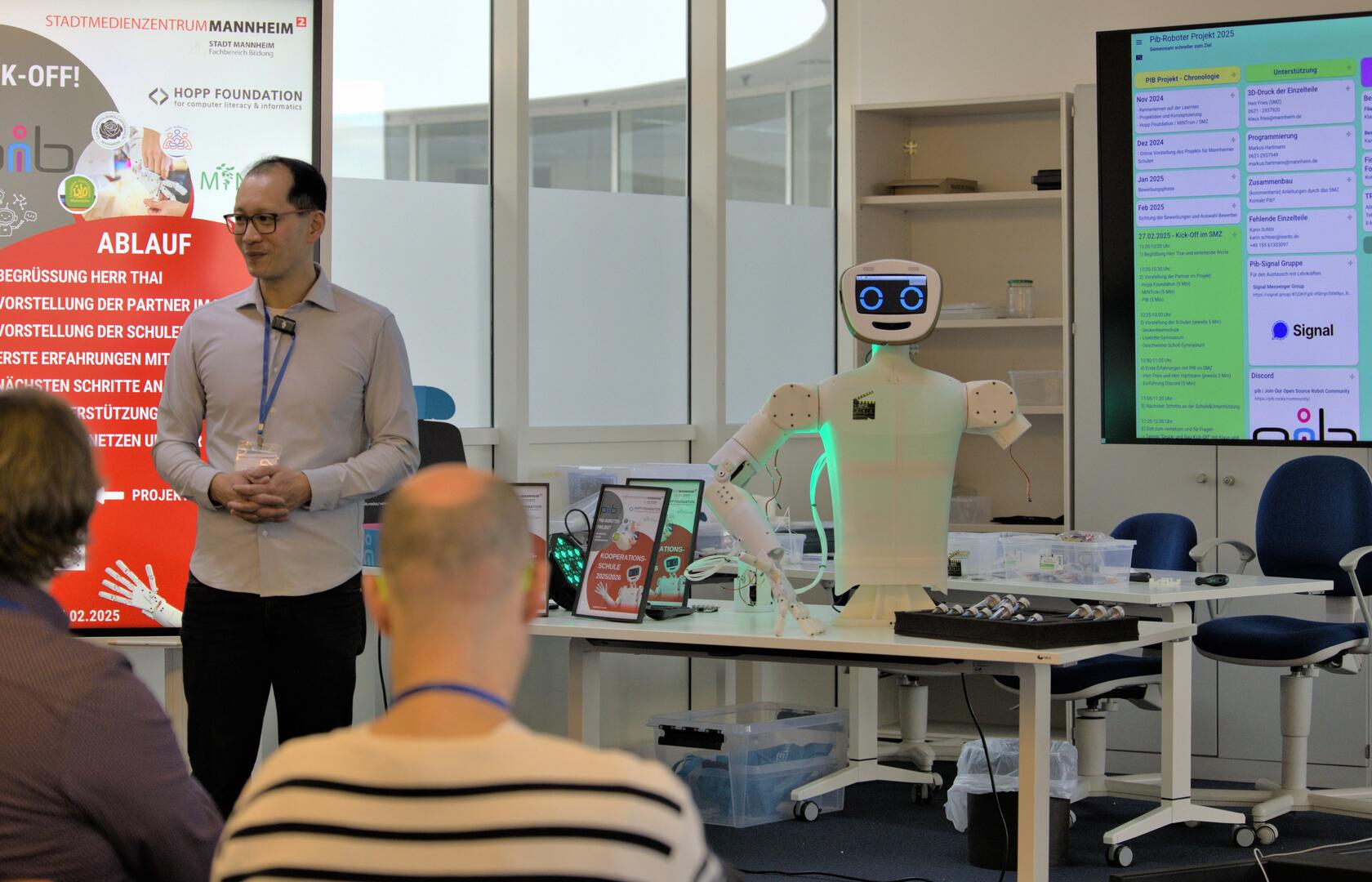 Humanoide Robotik im Stadtmedienzentrum