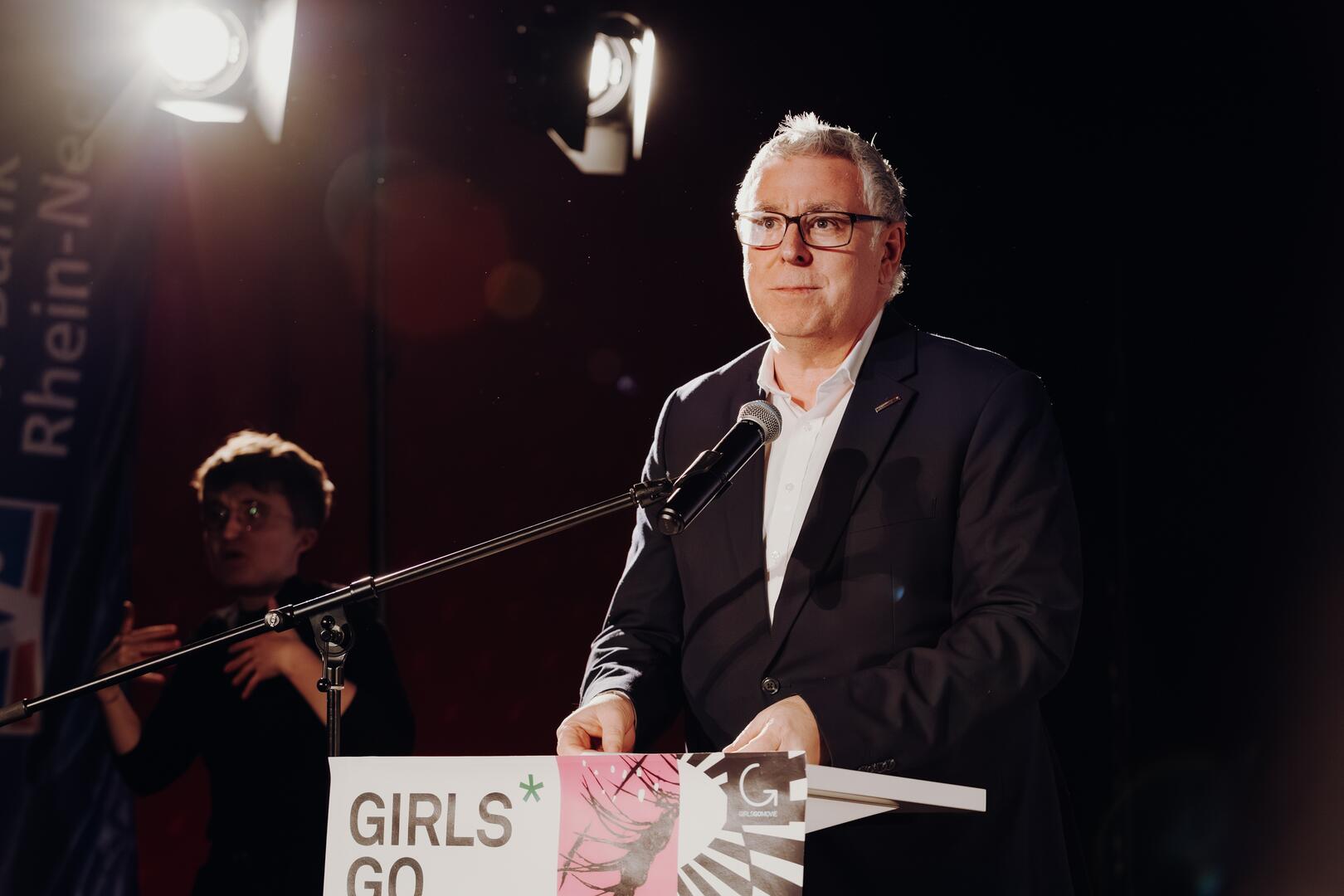 Bürgermeister Thorsten Riehle bei der Preisverleihung von GIRLS GO MOVIE 2025