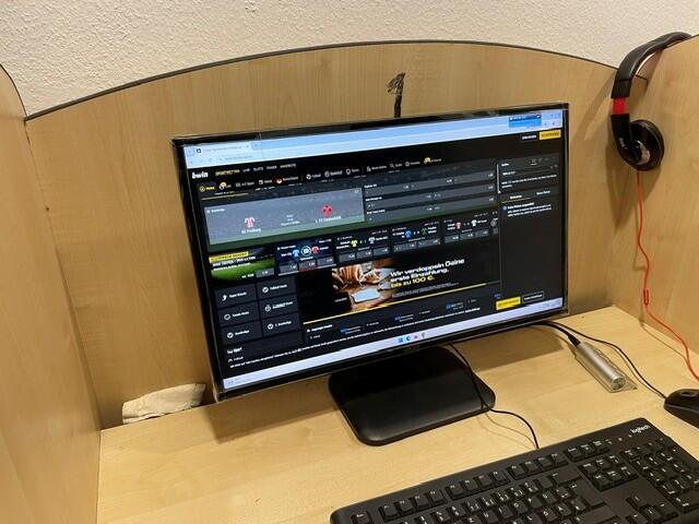 Internetterminals ohne Sperre zu einschlägigen Glücksspiel- und Pornoseiten