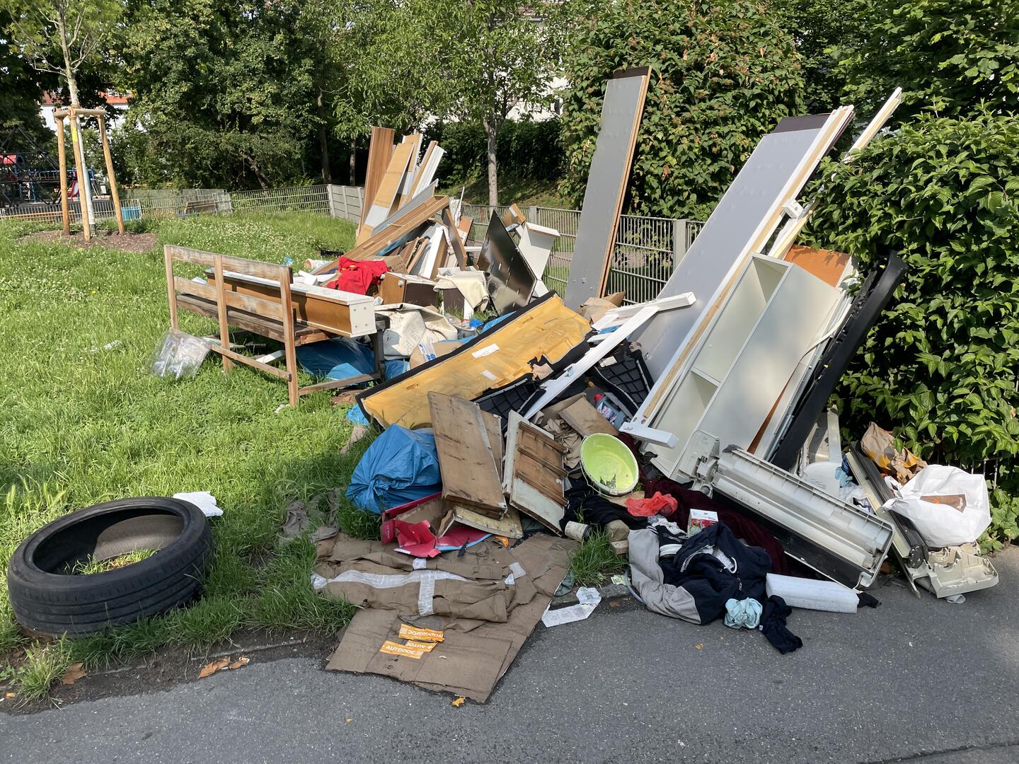 Seit dem Start vor zwei Jahren wurden von den Sauberkeitsermittlern über 6.100 Orte mit unerlaubten Müllablagerungen überprüft. 
