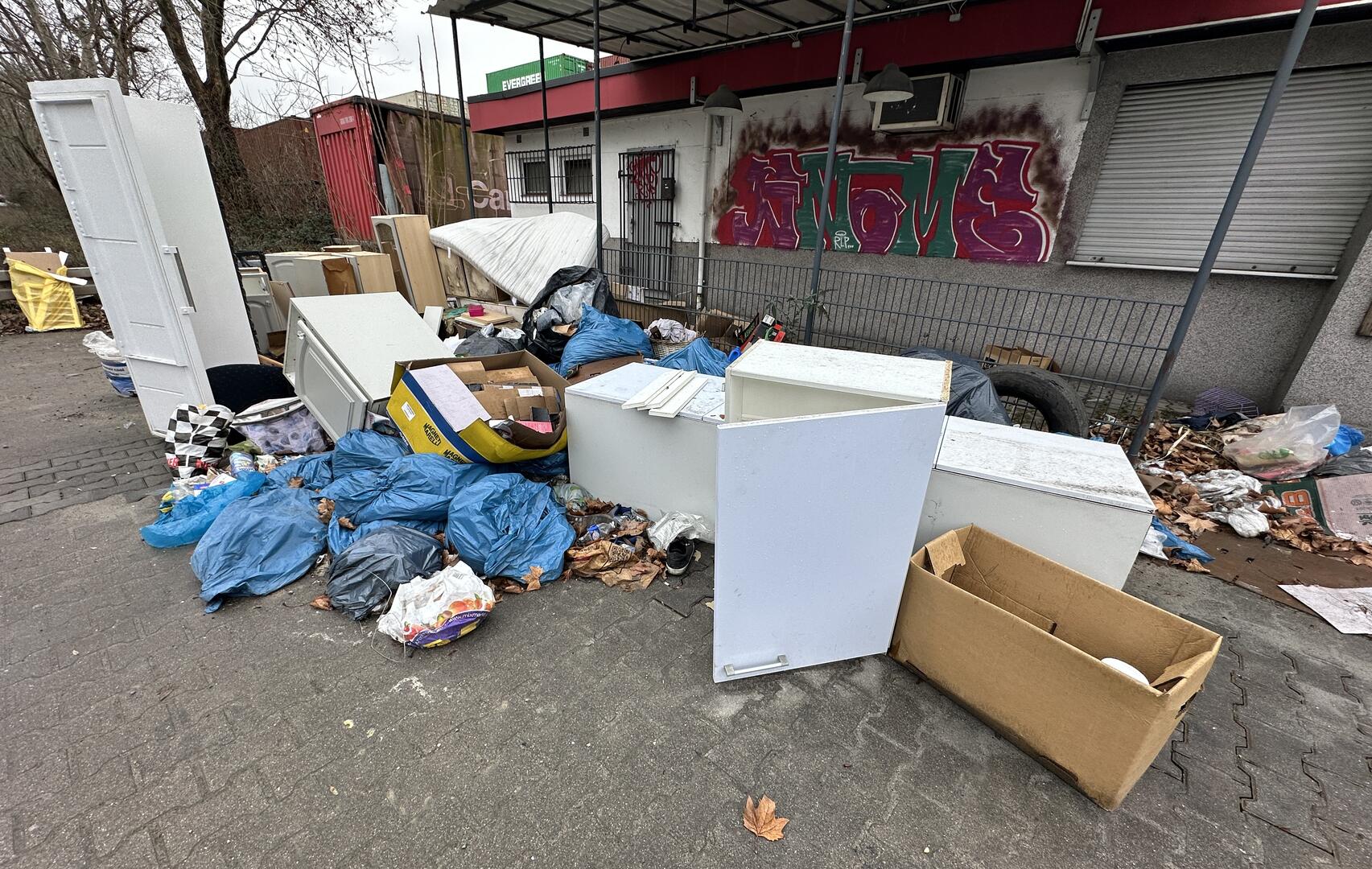 Die Bußgelder für nicht ordnungsgemäßes Entsorgen von Sperrmüll betragen bis zu 2.500 Euro.