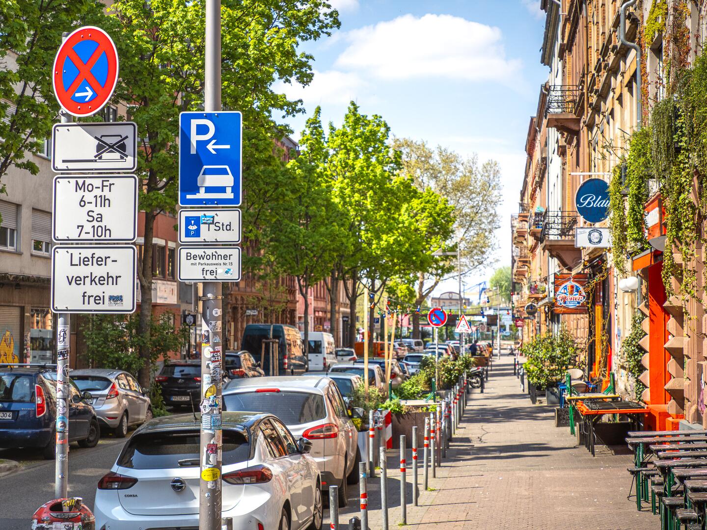 Parkende Autos in der Jungbuschstraße
