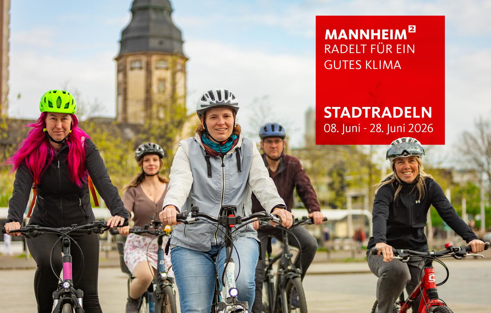 Fünf Fahrradfahrende auf dem alten Messplatz