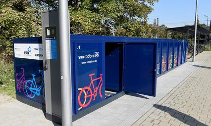 Vergrößerte Ansicht von Elf Radboxen ermöglichen an der Endhaltestelle in Feudenheim seit 2022 ein sicheres Abstellen