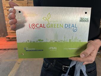 Vergrößerte Ansicht von Local-Green-Deal-Plakette