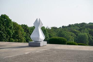 Vergrößerte Ansicht von Monument Paperbomb im Elsass