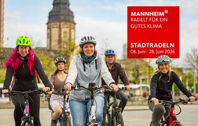 Vergrößerte Ansicht von Fünf Fahrradfahrende auf dem alten Messplatz