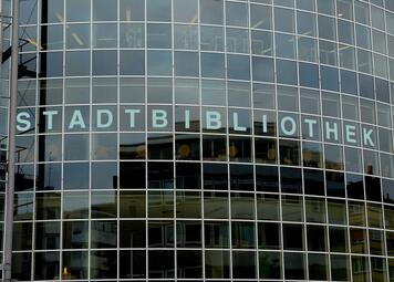Vergrößerte Ansicht von Fassade Stadtbibliothek