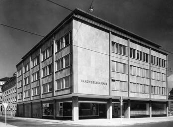 Vergrößerte Ansicht von Neubau der Handwerkskammer in B 1,1 im klaren, sachlichen Stil der 1950er Jahre