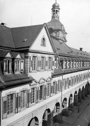 Vergrößerte Ansicht von Fassaden des Quadrats N 1 in Richtung N 2