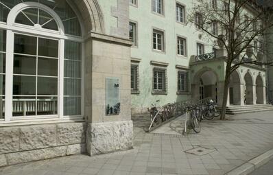Vergrößerte Ansicht von Musikhochschule mit Stadttafel