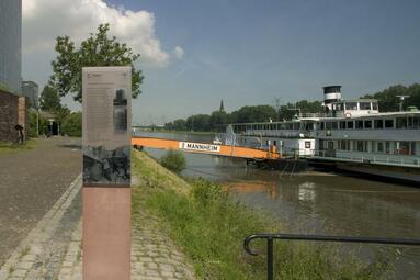 Vergrößerte Ansicht von Hochbunker Neckarvorlandstraße Stadttafel