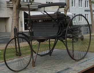 Vergrößerte Ansicht von Karl-Benz-Auto 