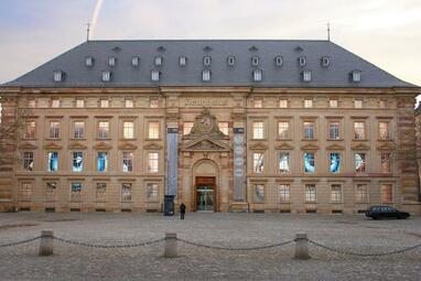 Vergrößerte Ansicht von Reiss-Engelhorn-Museen, Museum Zeughaus C5, mit Installation LUX von Elisabeth B