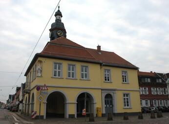 Vergrößerte Ansicht von Foto der Zweigstelle Seckenheim: Altes Rathaus