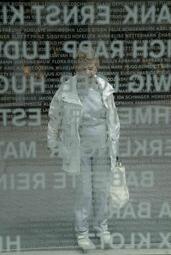Vergrößerte Ansicht von Eine Besucherin aus Israel am 23. Juni 2004