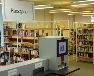 Vergrößerte Ansicht von Medienrückgabe-Bereich in der Zentralbibliothek im Stadthaus N 1