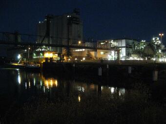 Vergrößerte Ansicht von Bunge bei Nacht