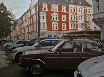 Mehrere parkende Autos