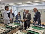 OB Christian Specht, Wirtschaftsbürgermeister Riehle und Christiane Ram, Leiterin Wirtschaftsförderung bei GVA Leistungselektronik