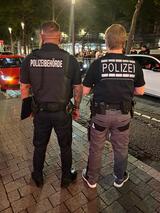 Beamten der Ermittlungsgruppe Poser des Polizeipräsidiums Mannheim führten gemeinsam mit Einsatzkräften des städtischen Ordnungsdienstes in der Mannheimer Innenstadt Kontrollen durch.