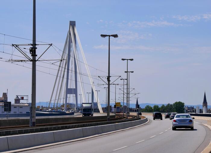 Kurt-Schumacher-Brücke